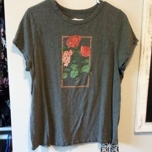 dip Gray Short Sleeve Tee with Floral Design